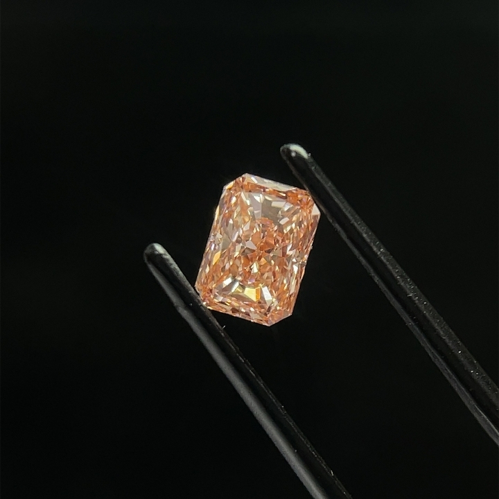 0.96ct Radiant Fancy Vivid Pink VS1 IGI