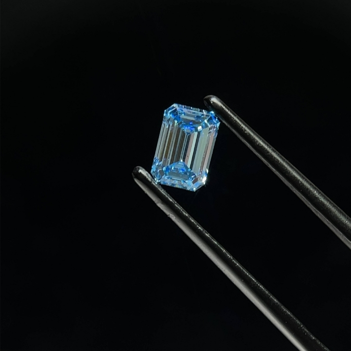 0.8ct Emerald Fancy Vivid Blue VS1 IGI