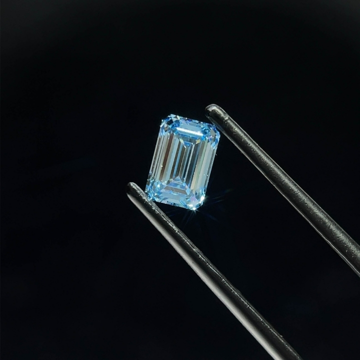 0.79ct Emerald Fancy Intense Blue VS1 IGI