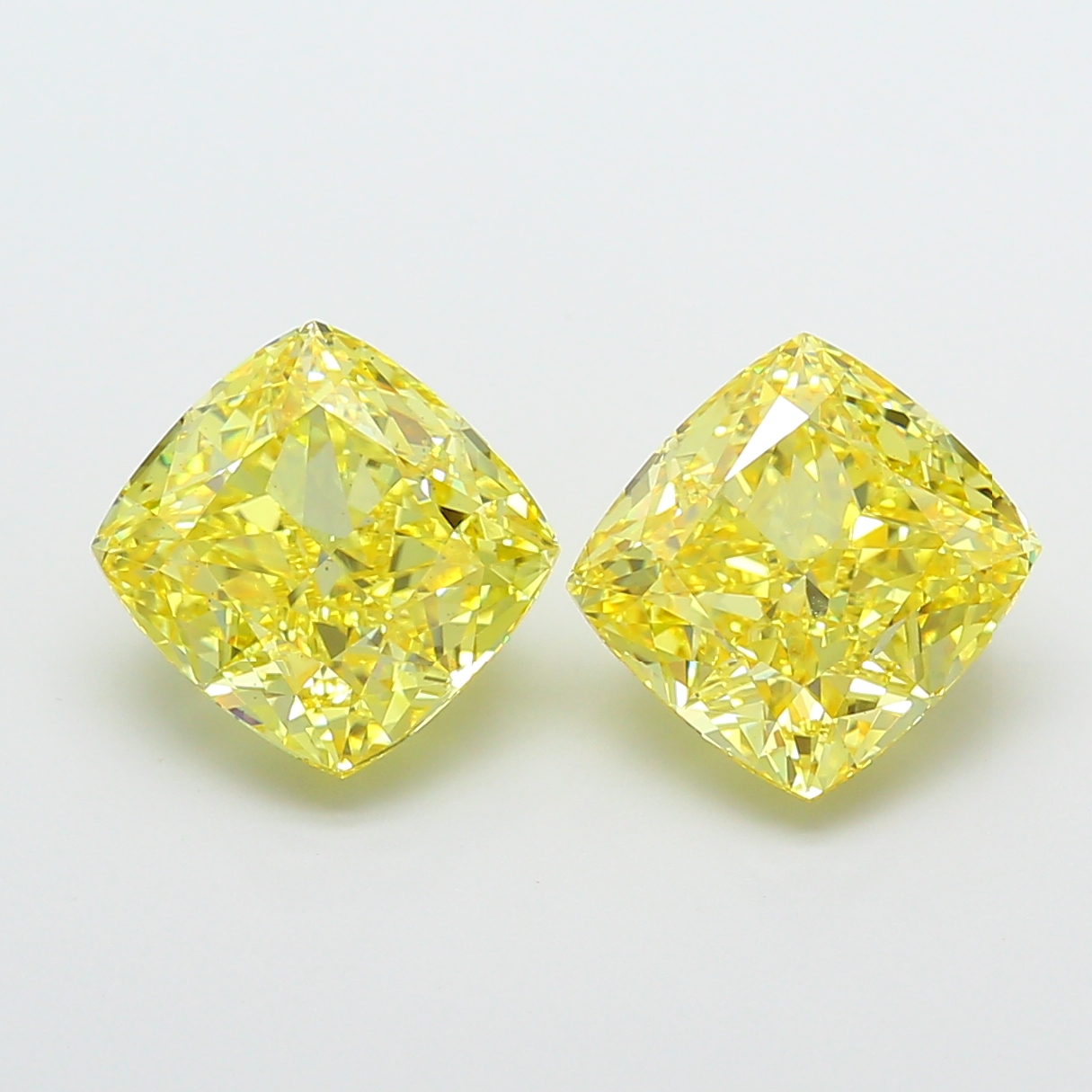 4.5ct Cushion Brilliant Fancy Vivid Yellow VS2 IGI
