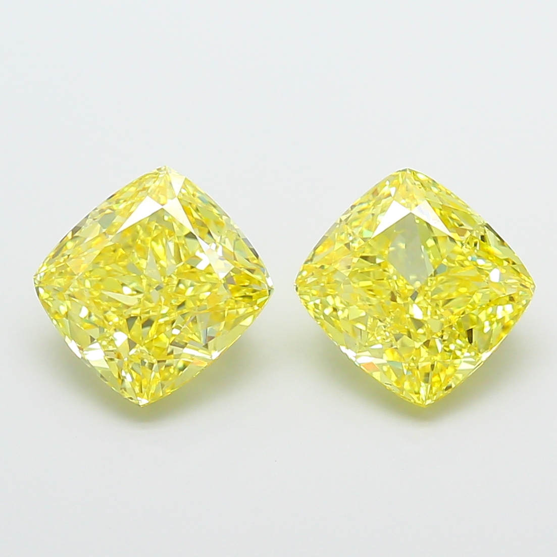 3.37ct Cushion Brilliant Fancy Vivid Yellow VS1 IGI
