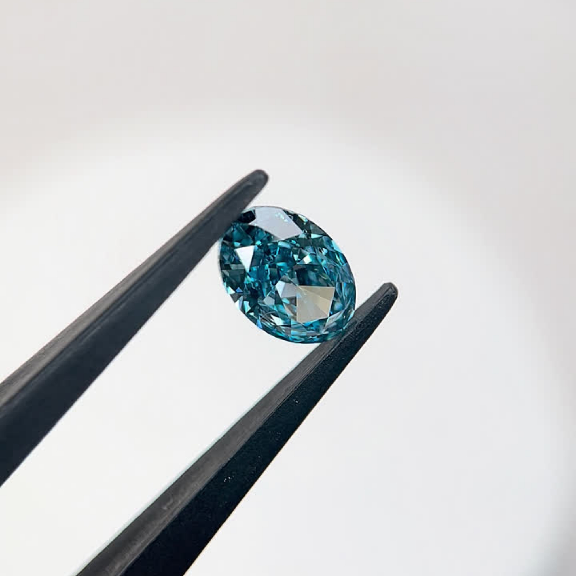 1.75ct Oval Fancy Vivid Blue VVS2 IGI