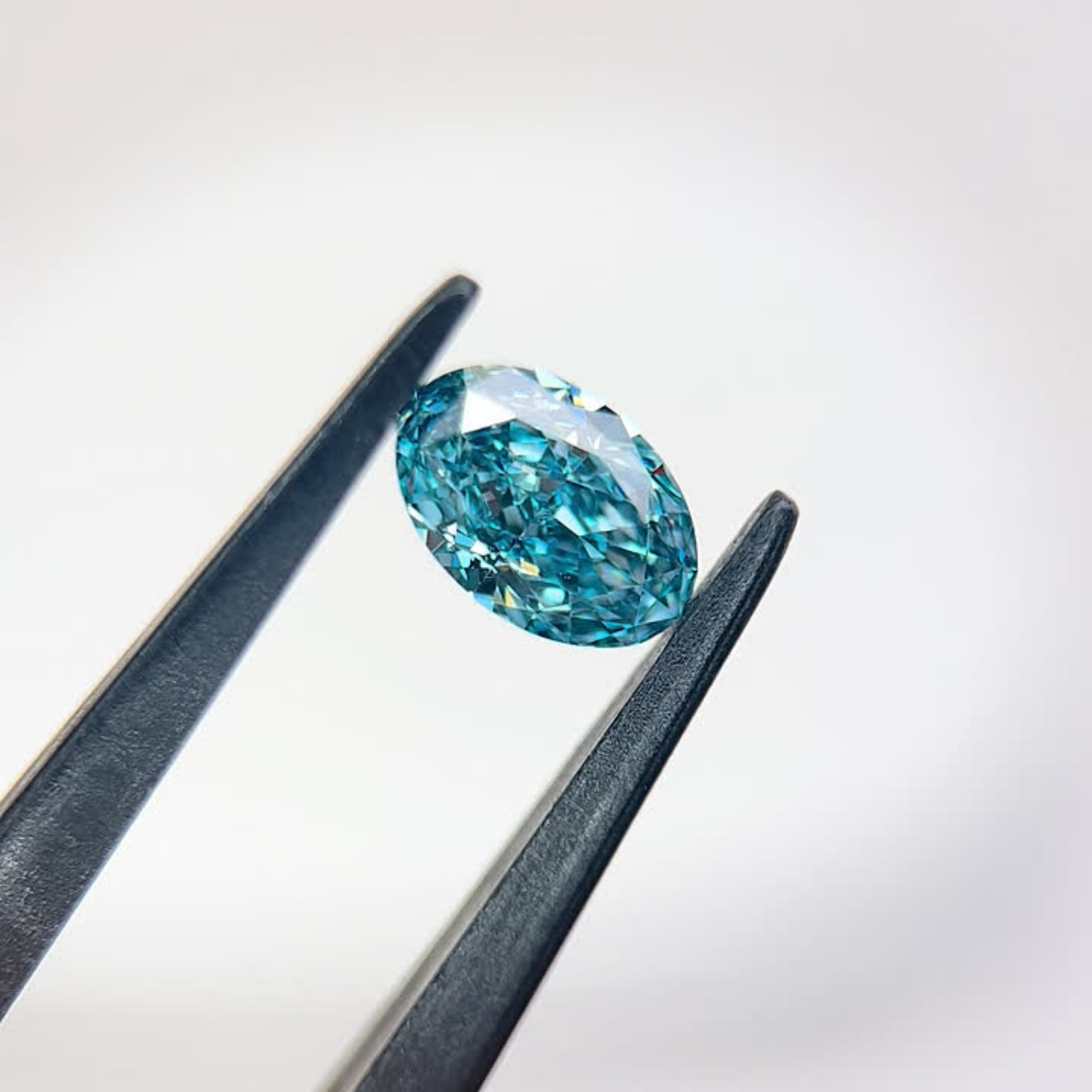 1.05ct Oval Fancy Vivid Blue VVS2 IGI