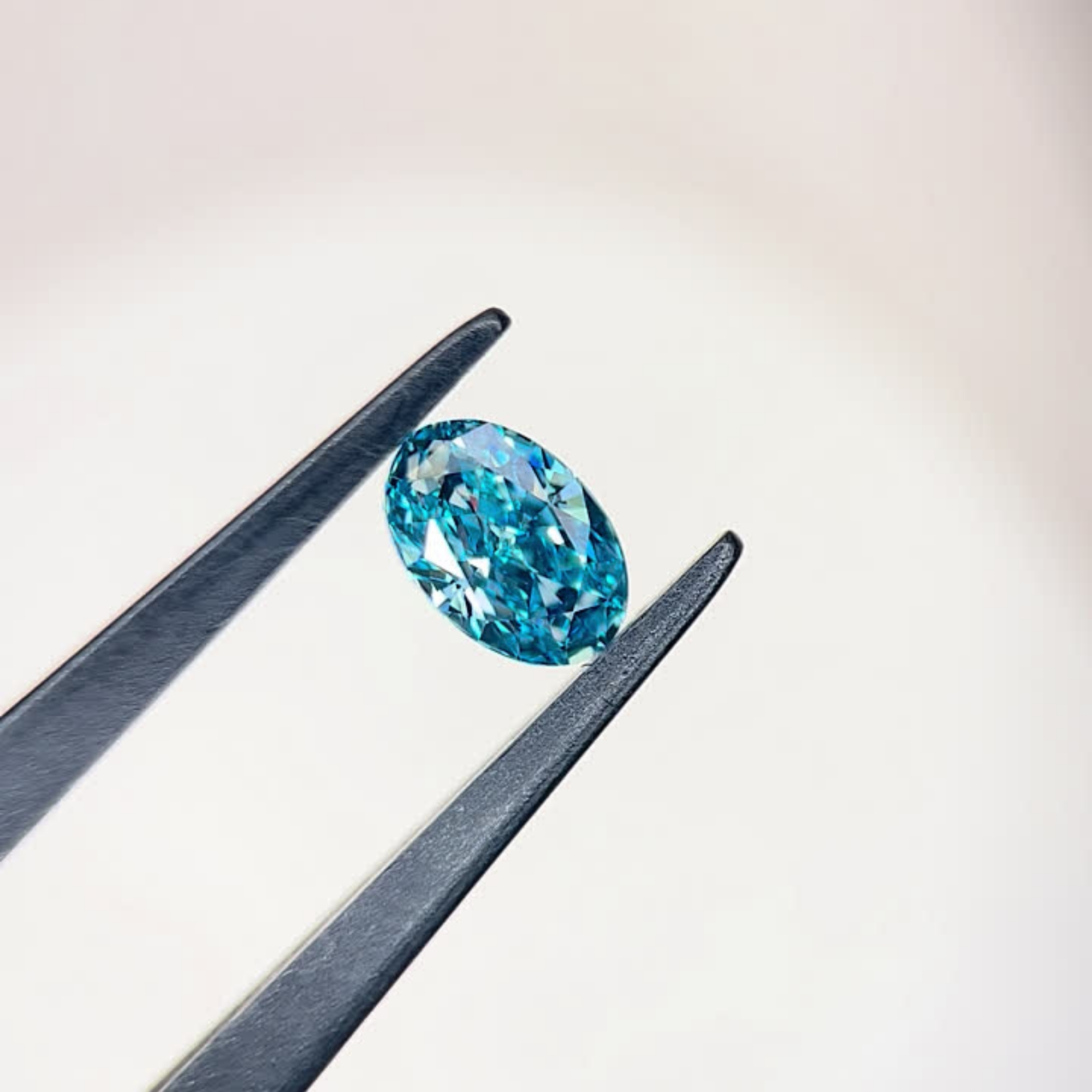 1.04ct Oval Fancy Vivid Blue VVS2 IGI
