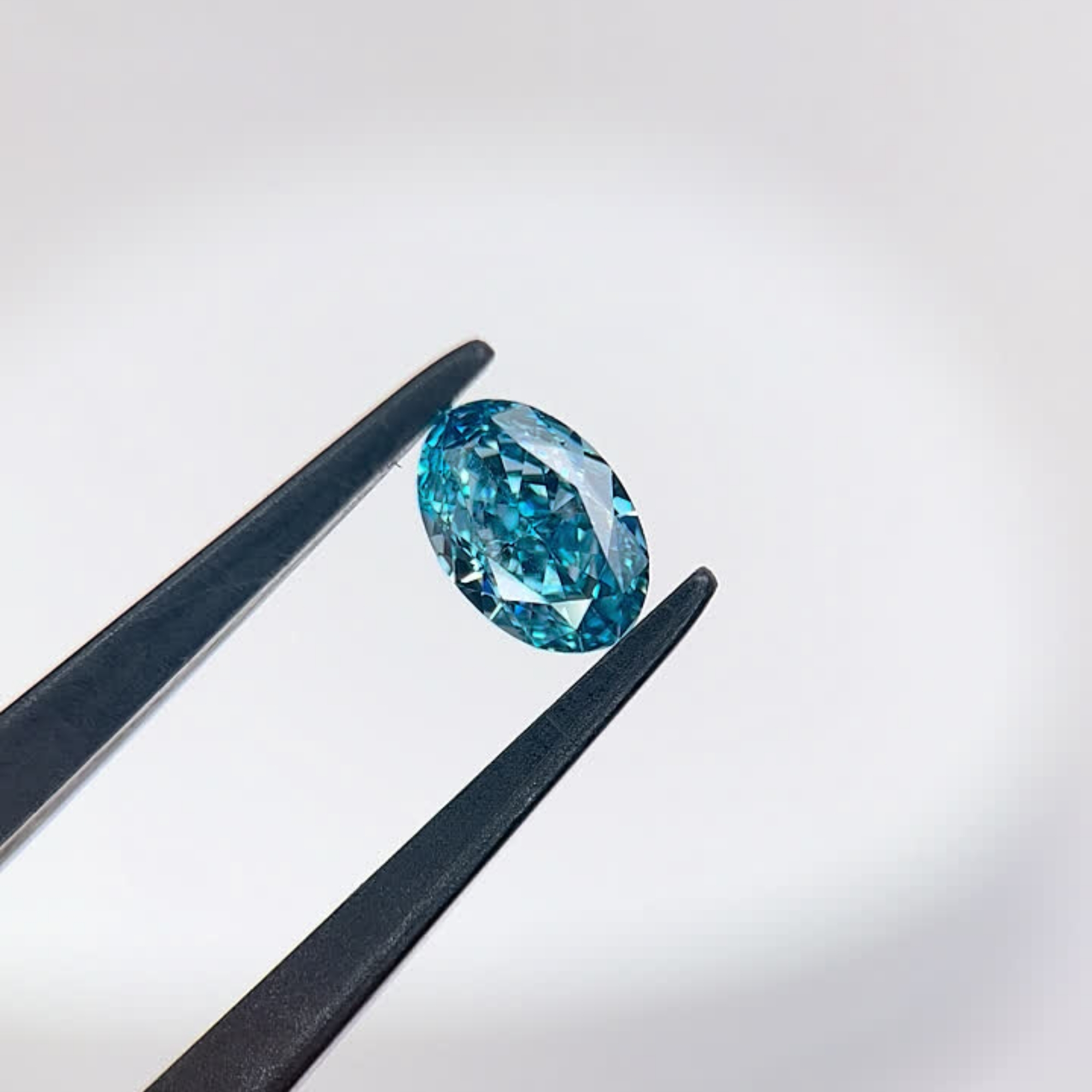 1.04ct Oval Fancy Vivid Blue VVS1 IGI