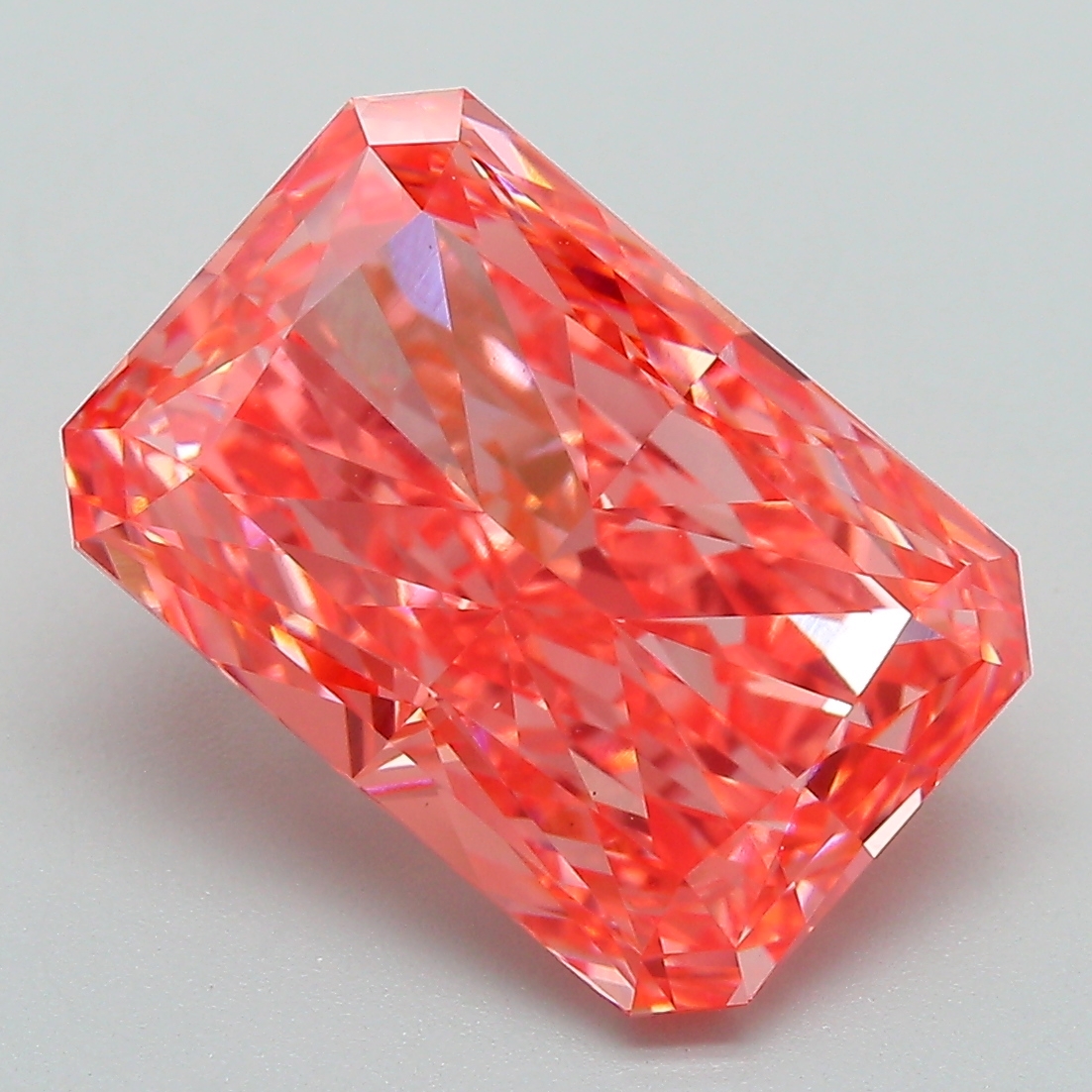 5.61ct Radiant Fancy Vivid Pink VS1 IGI