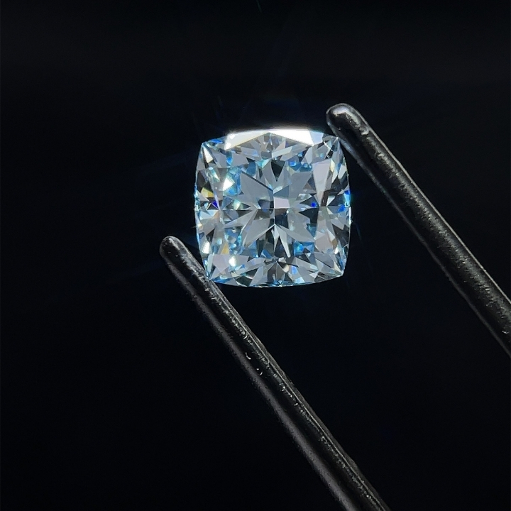 3.09ct Cushion Fancy Vivid Blue VVS2 IGI