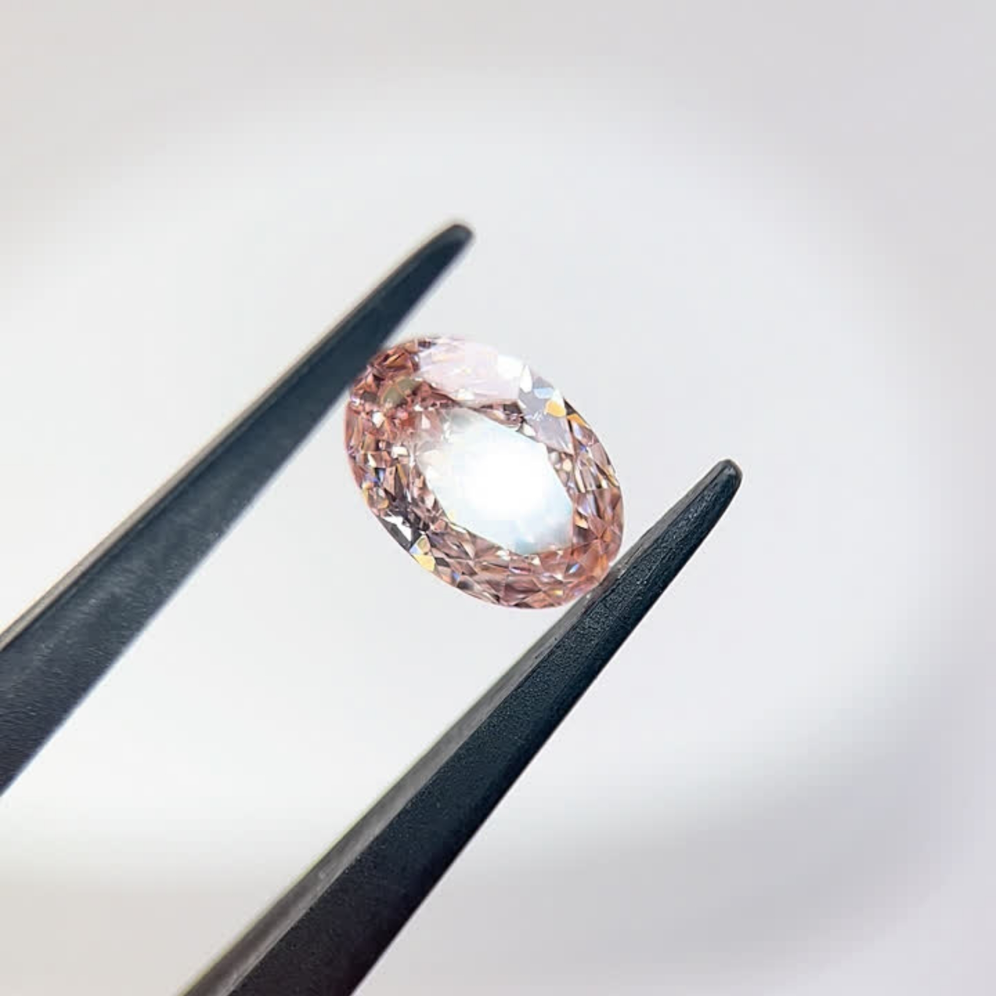 1.92ct Oval Fancy Vivid Pink VVS2 IGI