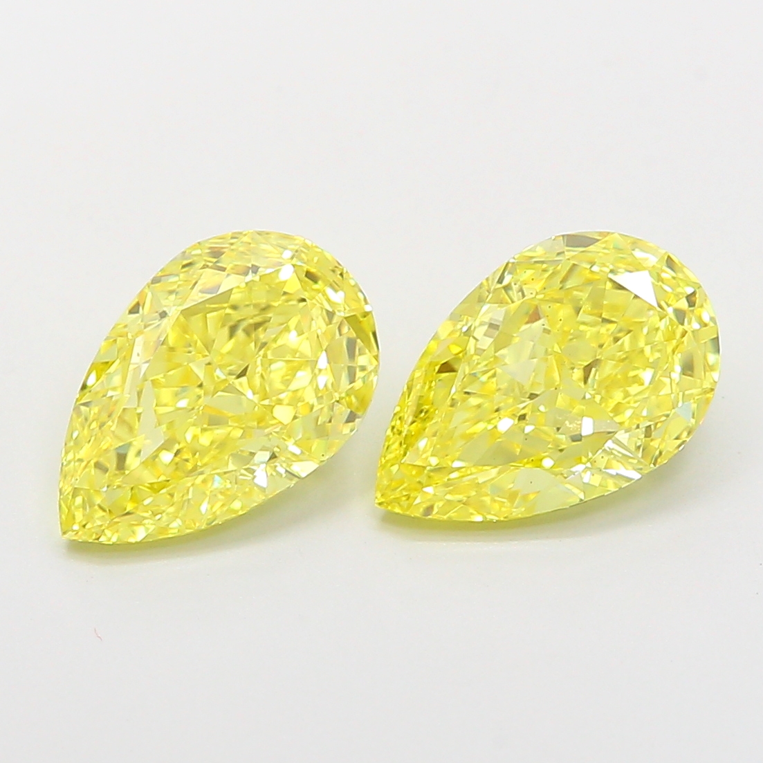 1.54ct Pear Fancy Vivid Yellow VS2 IGI