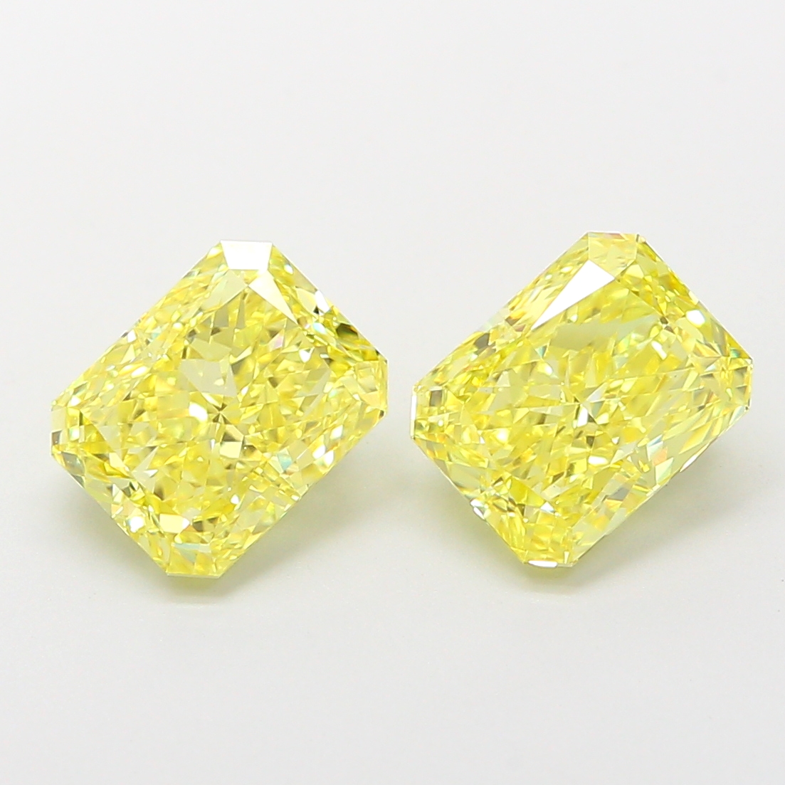 1.58ct Radiant Fancy Vivid Yellow VVS2 IGI