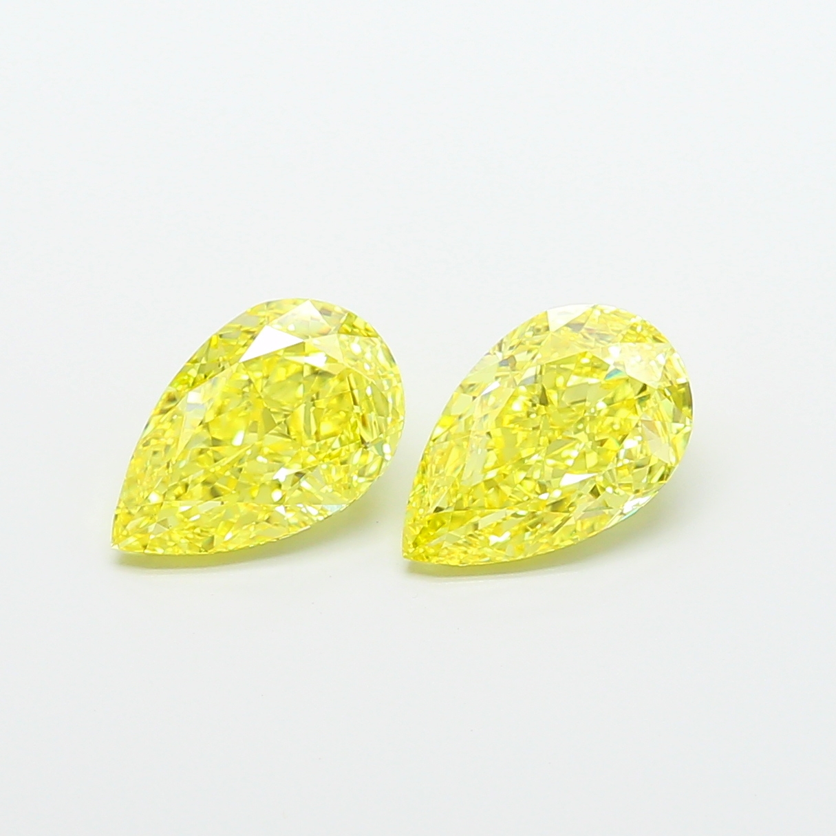 2.96ct Pear Fancy Vivid Yellow VS1 IGI