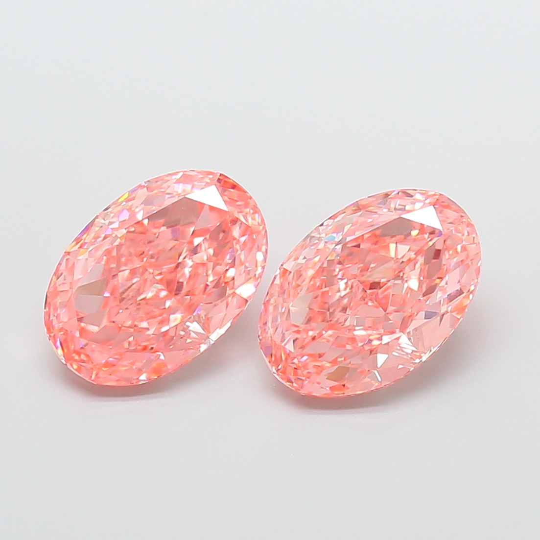 3.03ct Oval Fancy Vivid Pink VVS1 IGI