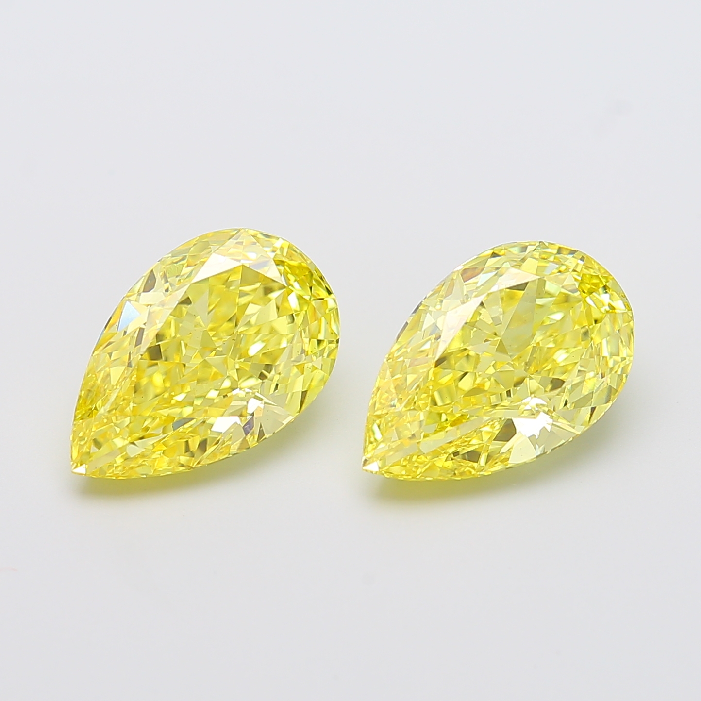5.09ct Pear Fancy Vivid Yellow VS1 IGI