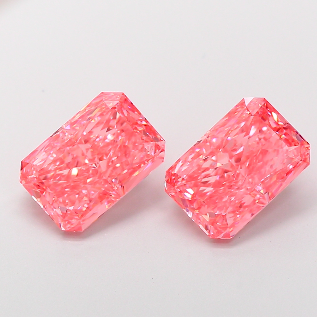 3.15ct Radiant Fancy Vivid Pink VVS2 IGI