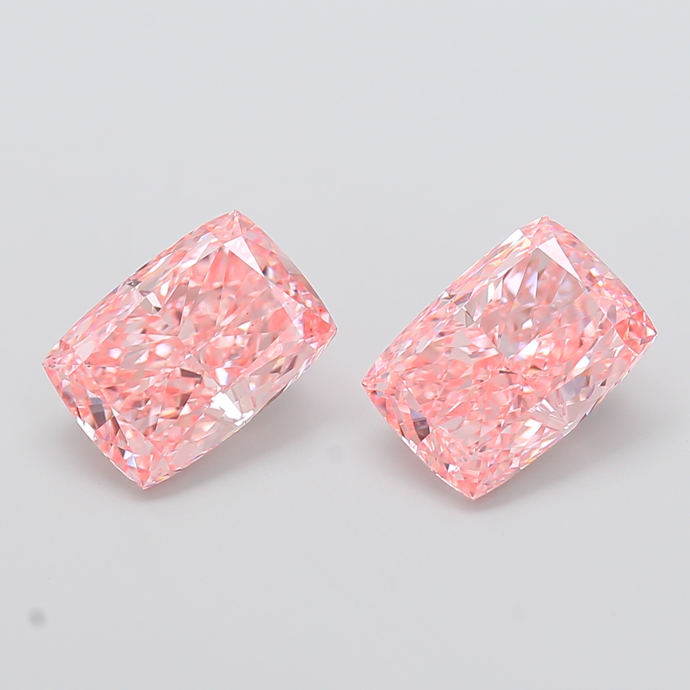 4.3ct Cushion Fancy Vivid Pink VVS2 IGI