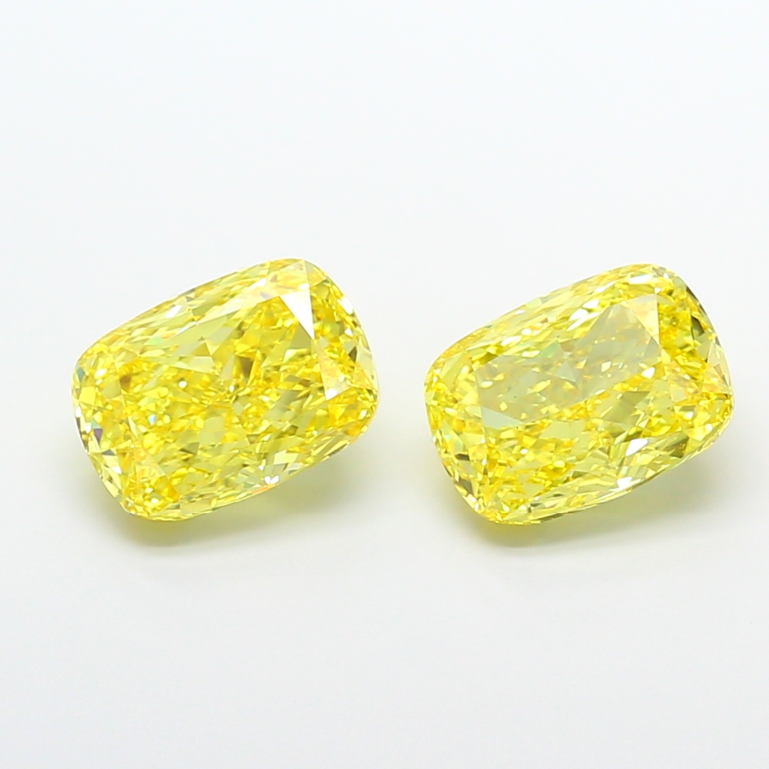 4.0ct Cushion Brilliant Fancy Vivid Yellow VS1 IGI