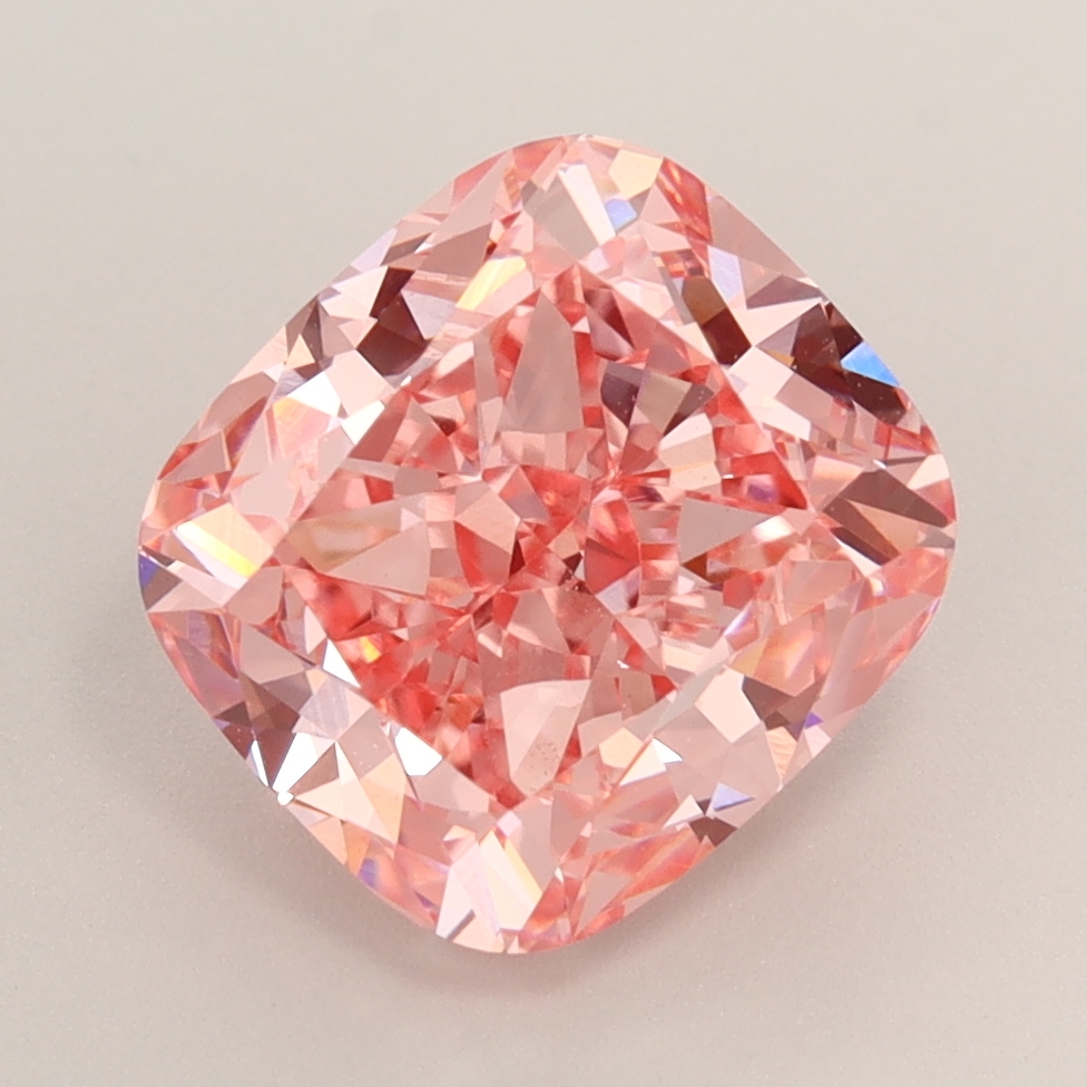 Cushion 4.21ct Fancy Vivid Pink VVS2