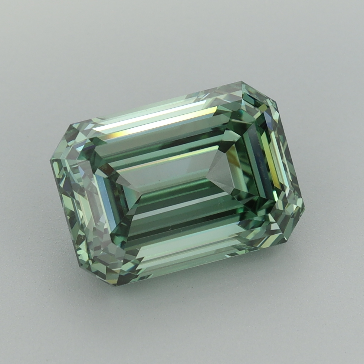 Emerald cut 4.02ct Fancy Vivid Green VVS2