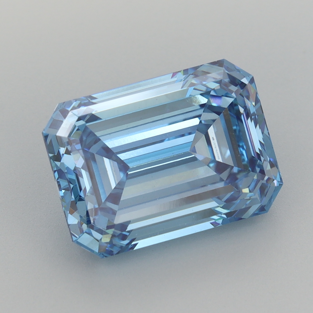 Emerald cut 5.53ct Fancy Vivid Blue VS1