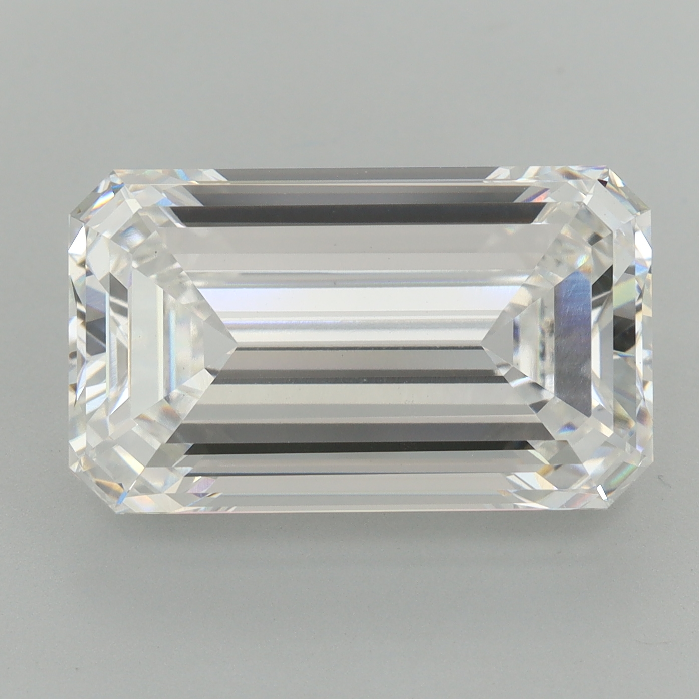 Emerald cut 10ct F VS1