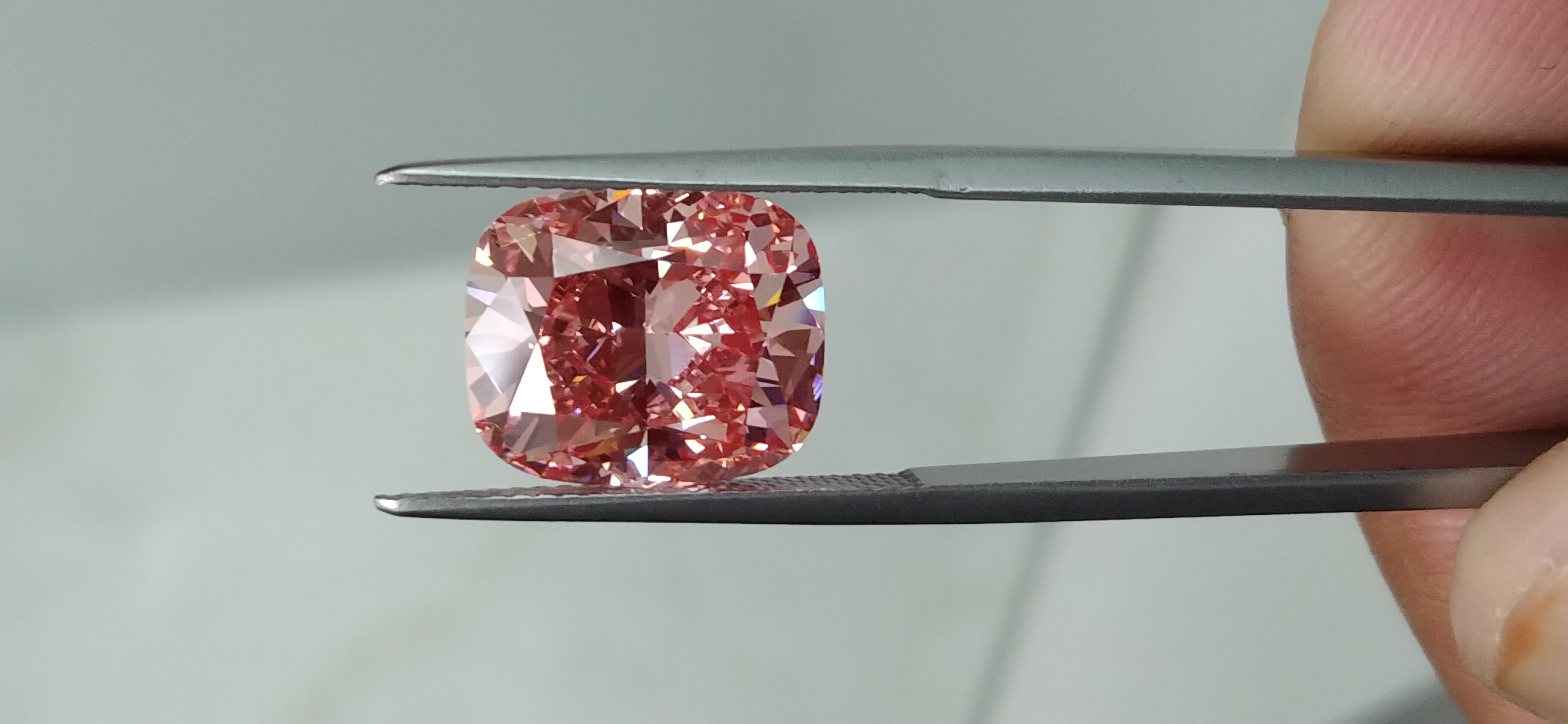 Cushion 7.49ct Fancy Vivid Pink VS2