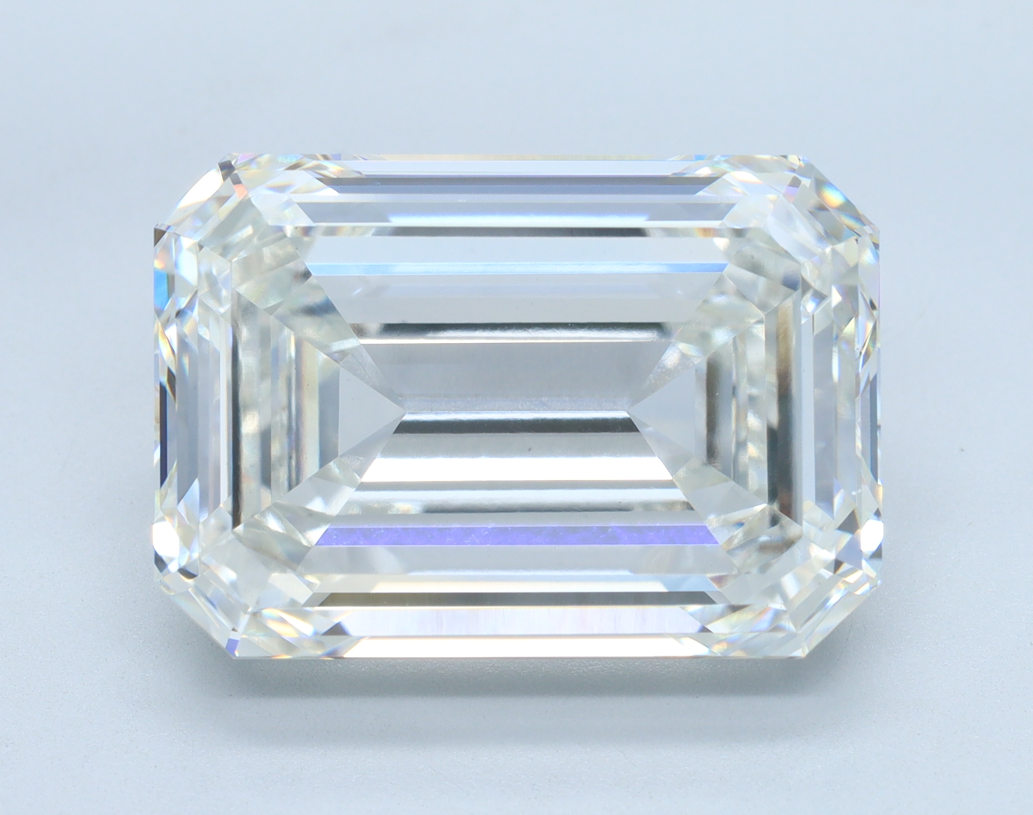 Emerald cut 19ct H VVS2