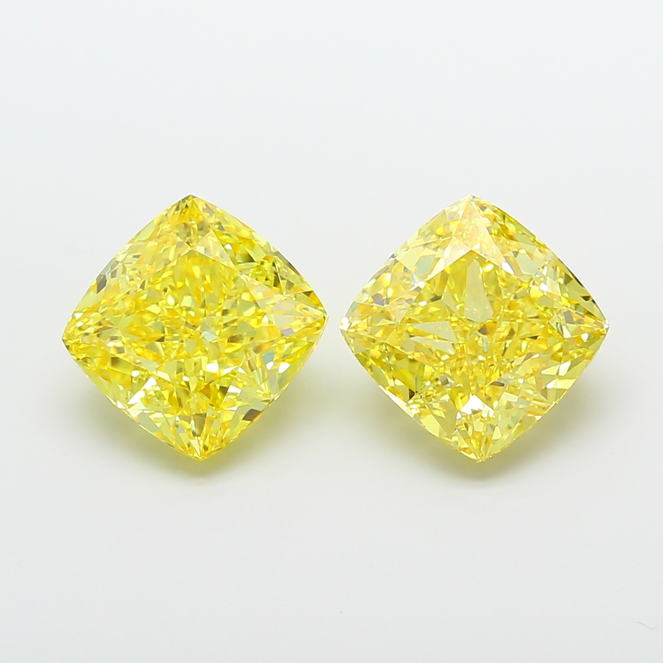 Cushion Brilliant 6.20ct Fancy Vivid Yellow VS2