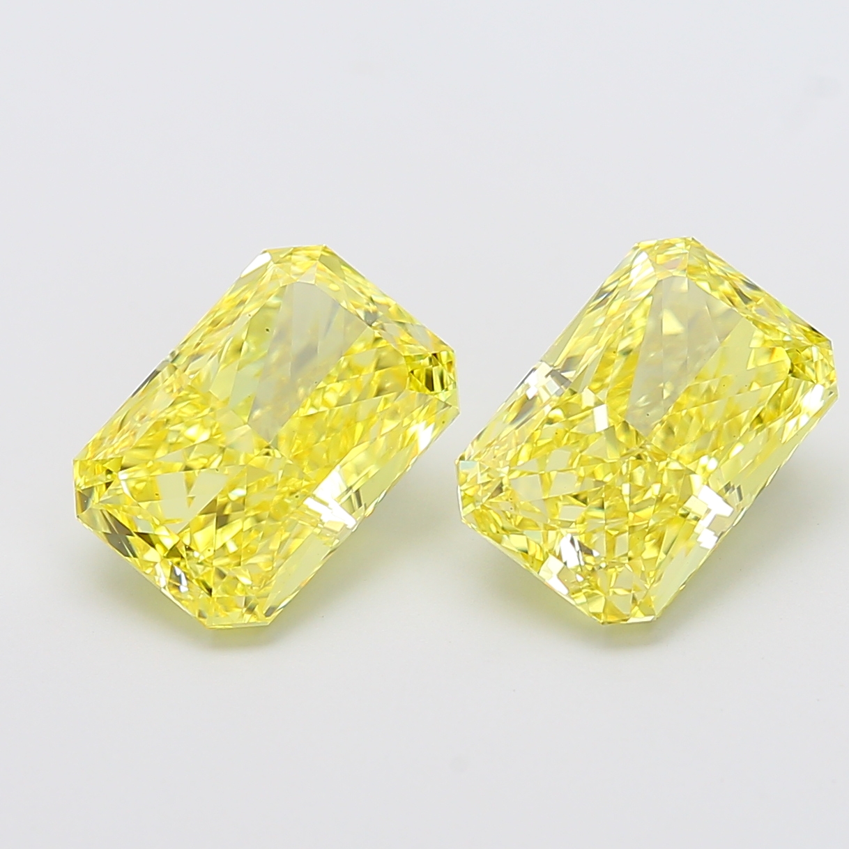 Radiant 4.34ct Fancy Vivid Yellow VS1