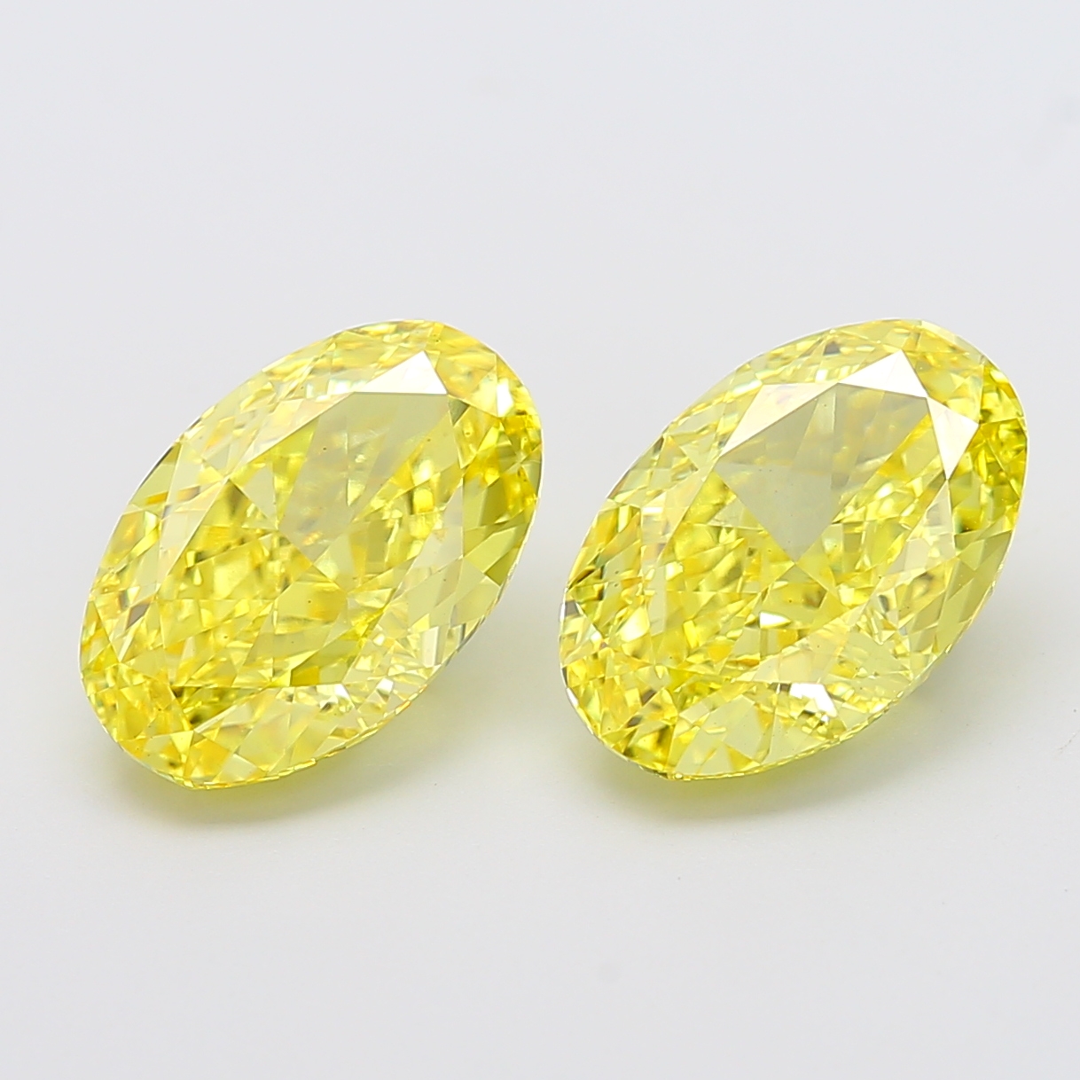 Oval 5.02ct Fancy Vivid Yellow VS1