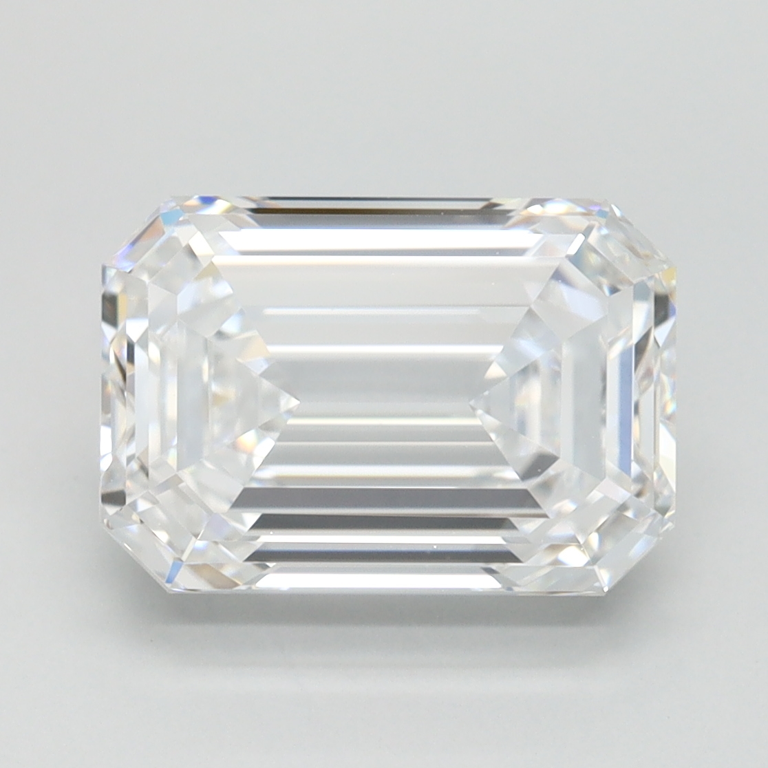 3.04 carat e VVS2 EX Cut IGI emerald diamond