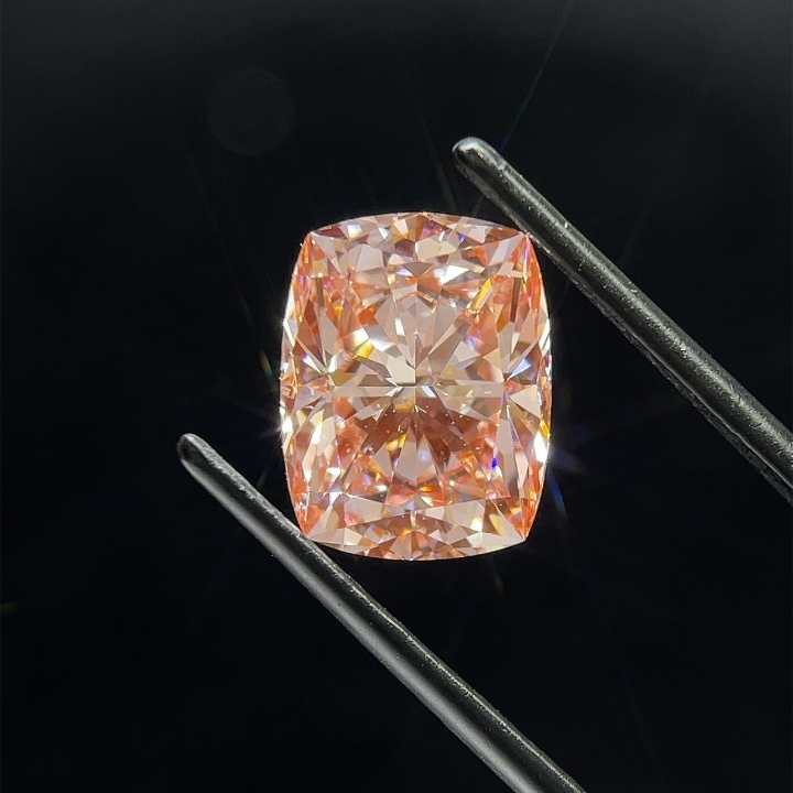 Cushion 4.56ct Fancy Intense Pink VS2